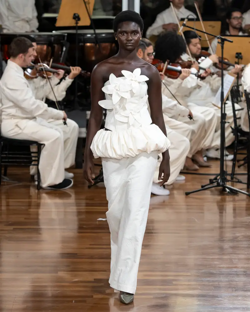 Aluf abre SPFW 2024 com desfile que celebra a mulher moderna e elegante