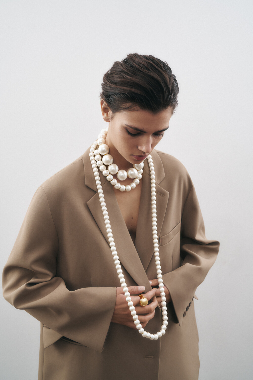 Como Usar Pérolas em Looks Modernos