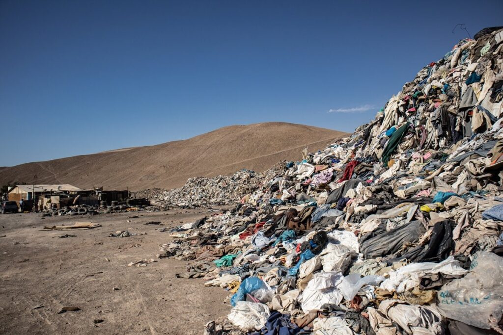 Desfile de moda no Atacama: Um alerta do outro mundo sobre o impacto da moda