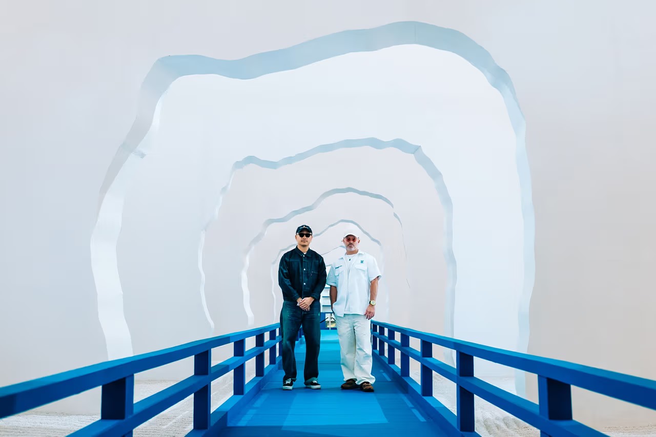 Daniel Arsham transforma shopping em escavação futurista