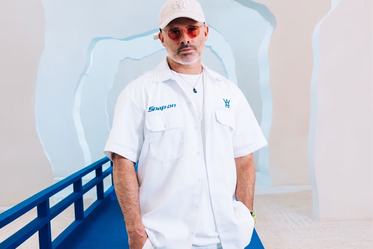 Daniel Arsham transforma shopping em escavação futurista