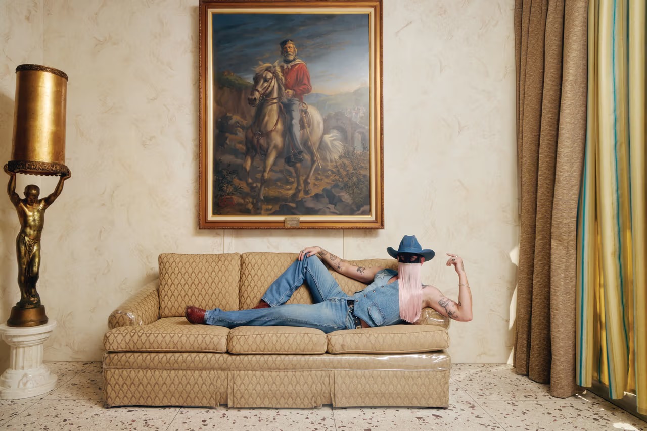 Levi's lança coleção de Pride 2024 inspirada na cultura LGBTQIA+ dos rodeios
