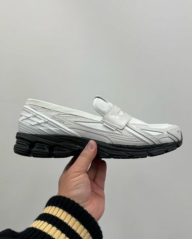 New Balance viraliza com tênis-loafer inusitado
