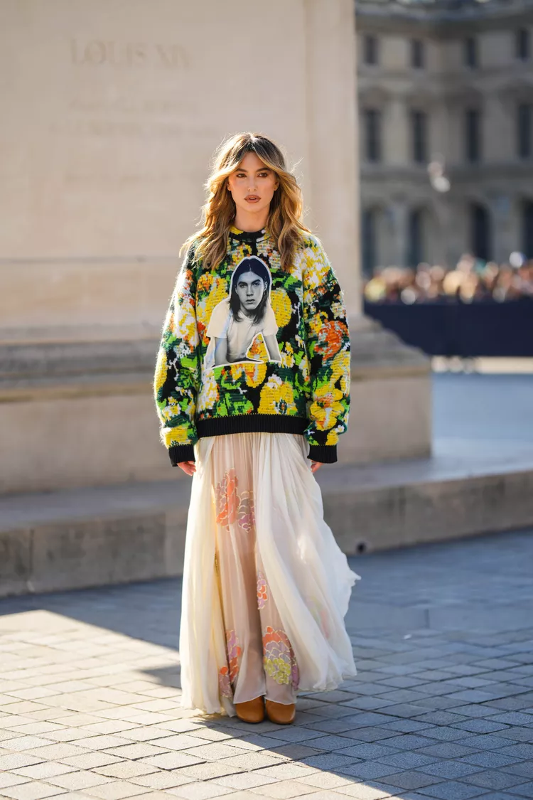 O suéter oversized será tendência no inverno 2024; confira dicas e referências
