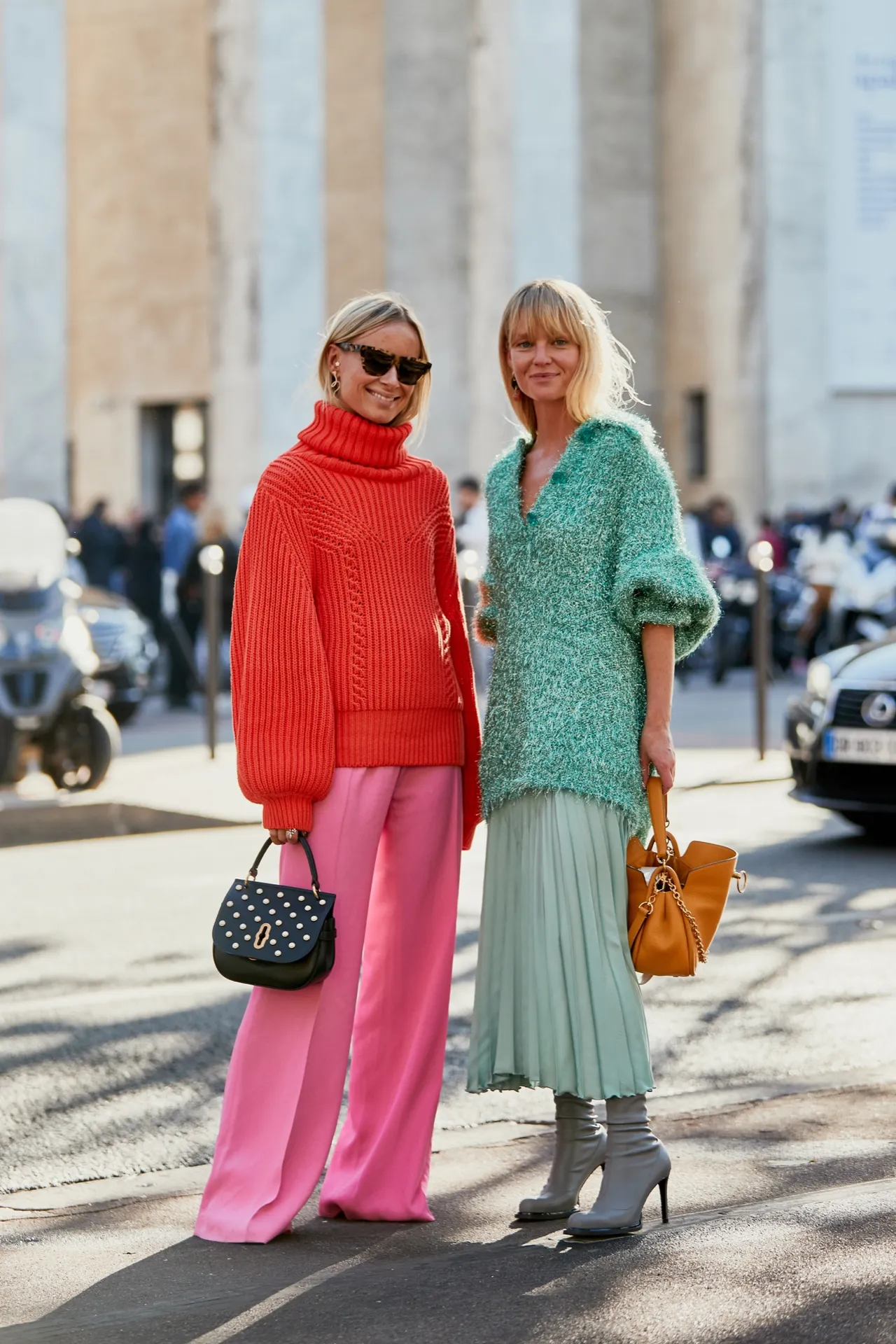 O suéter oversized será tendência no inverno 2024; confira dicas e referências