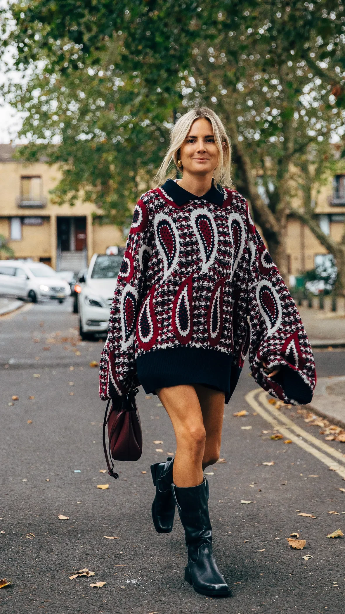 O suéter oversized será tendência no inverno 2024; confira dicas e referências