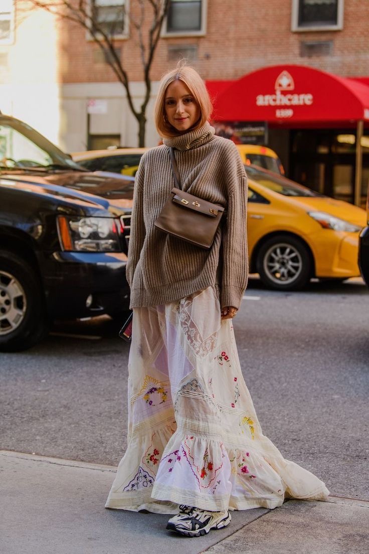O suéter oversized será tendência no inverno 2024; confira dicas e referências