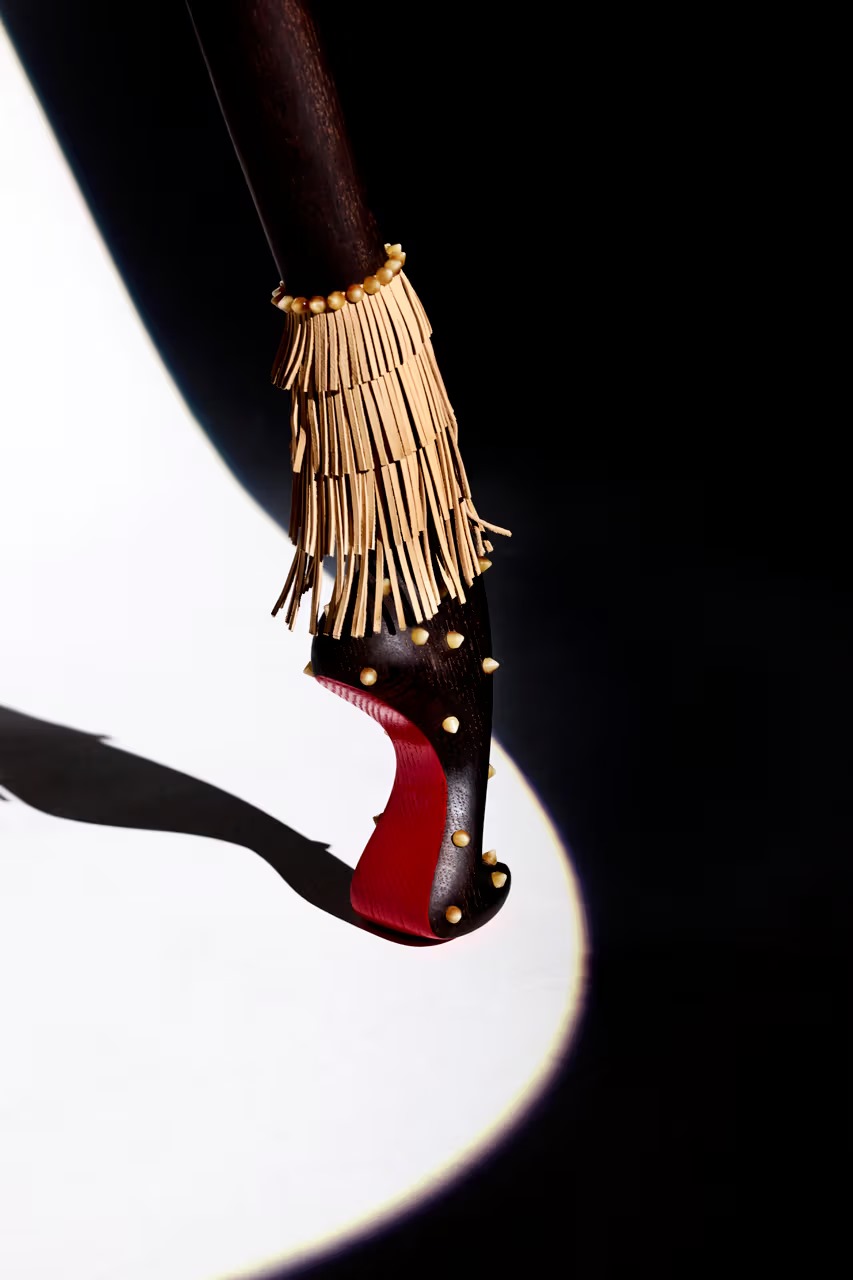 Pierre Yovanovitch e Christian Louboutin lançam coleção de cadeiras