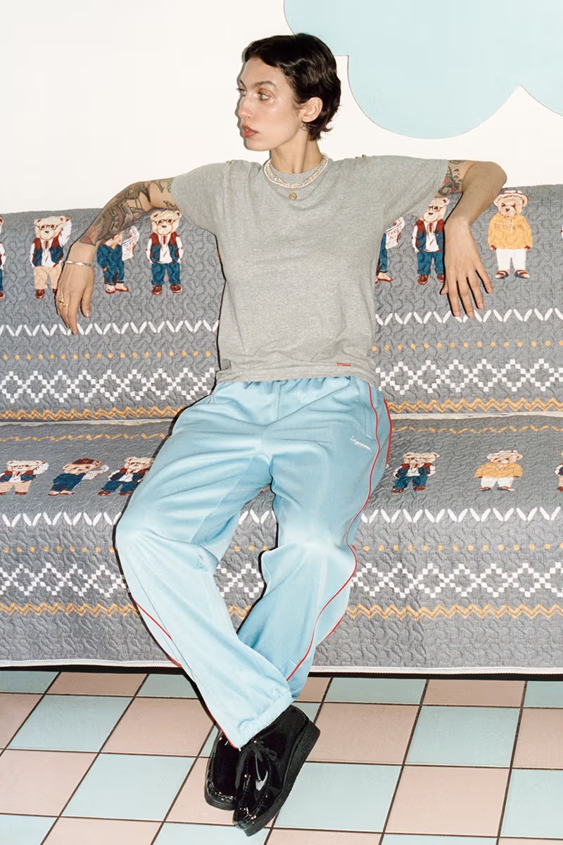 Supreme e Clarks Originals lançam coleção Primavera 2024