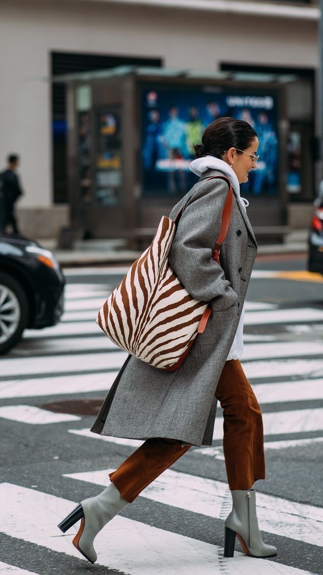 Tote Bag: uma tendência que se reinventa e caminha entre a praticidade e o luxo