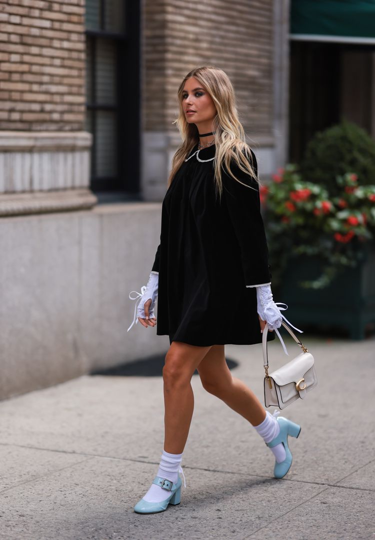 Doll Dress: o vestido mais cool dos anos 60 voltou a ser tendência em 2024