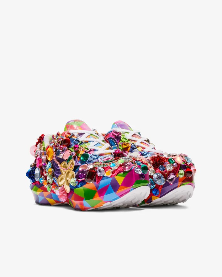 Uma Explosão de Cores: COMME des GARÇONS x Salomon SR811 Embellished Platform