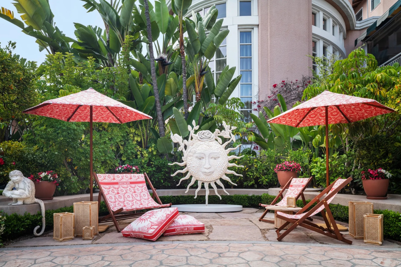 Dior transforma piscina do Beverly Hills Hotel em paraíso mediterrâneo