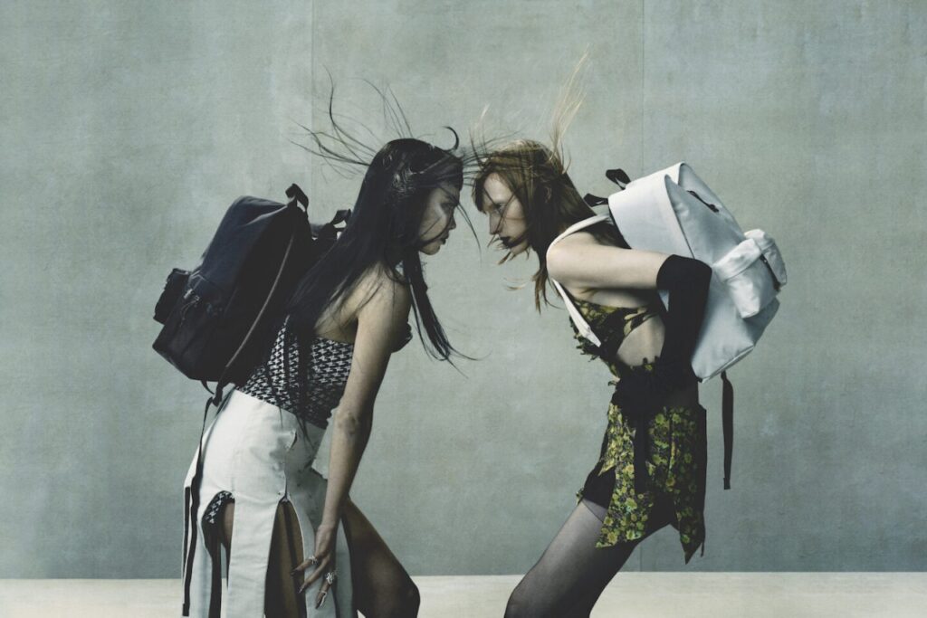 Eastpak se Une à AVAVAV para Criar Bolsas Inovadoras