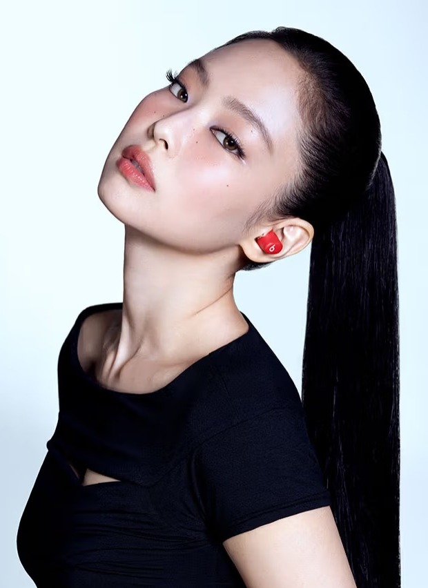 Jennie do BLACKPINK Apresenta os Novos Solo Buds da Beats