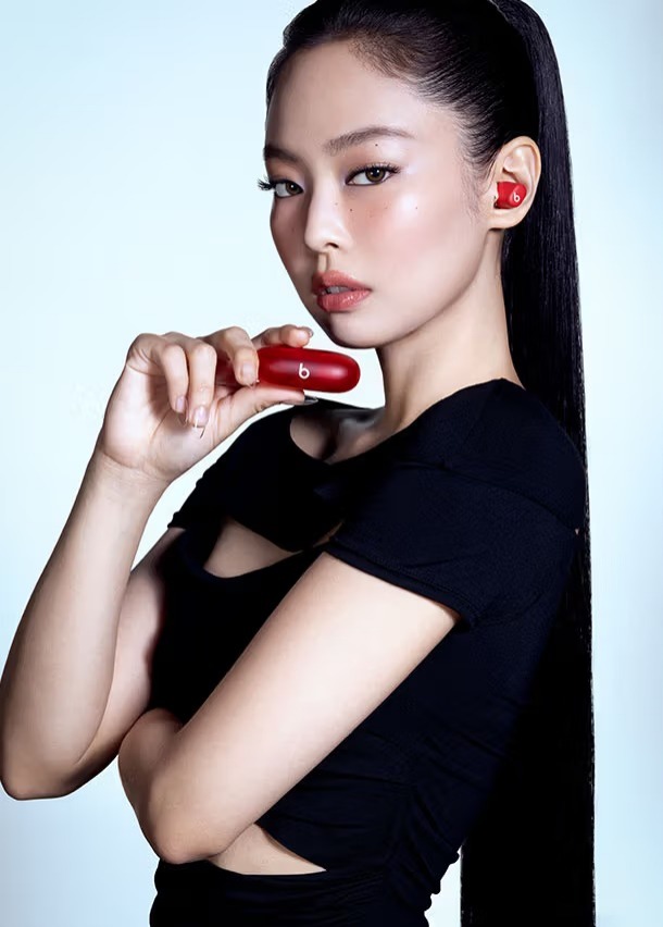 Jennie do BLACKPINK Apresenta os Novos Solo Buds da Beats