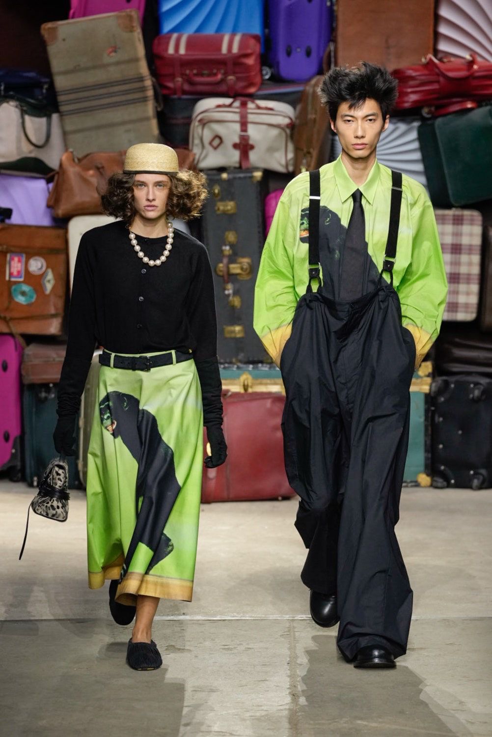 Milan Fashion Week 2025: A Nova Era da Moschino com Adrian Appiolaza