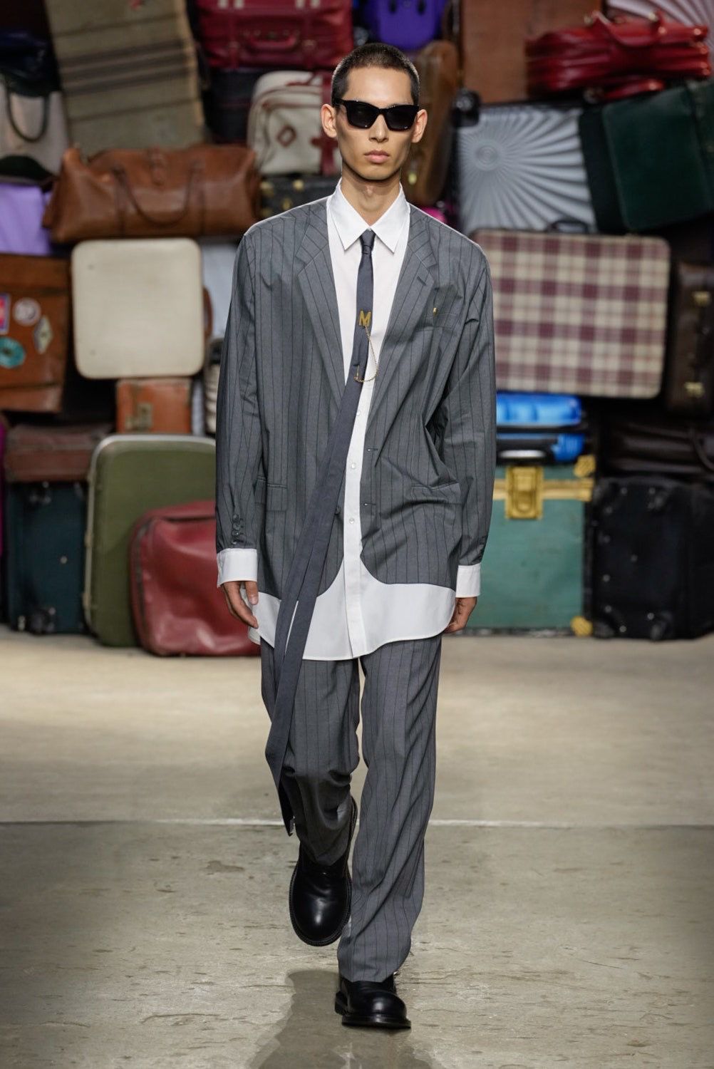 Milan Fashion Week 2025: A Nova Era da Moschino com Adrian Appiolaza