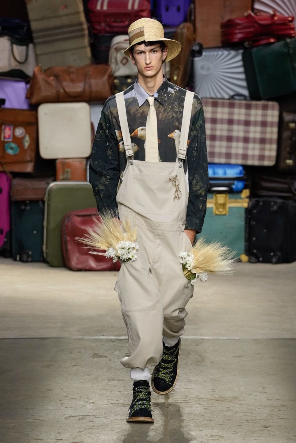 Milan Fashion Week 2025: A Nova Era da Moschino com Adrian Appiolaza