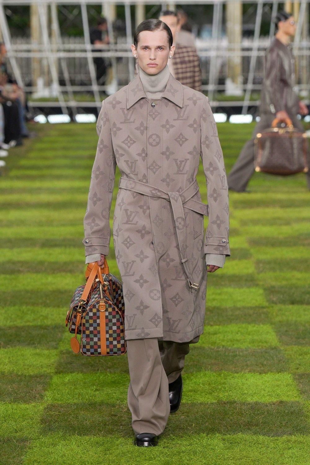 Paris Fashion Week 2025: Pharrell Williams Eleva Louis Vuitton com Coleção Elegante e Versátil