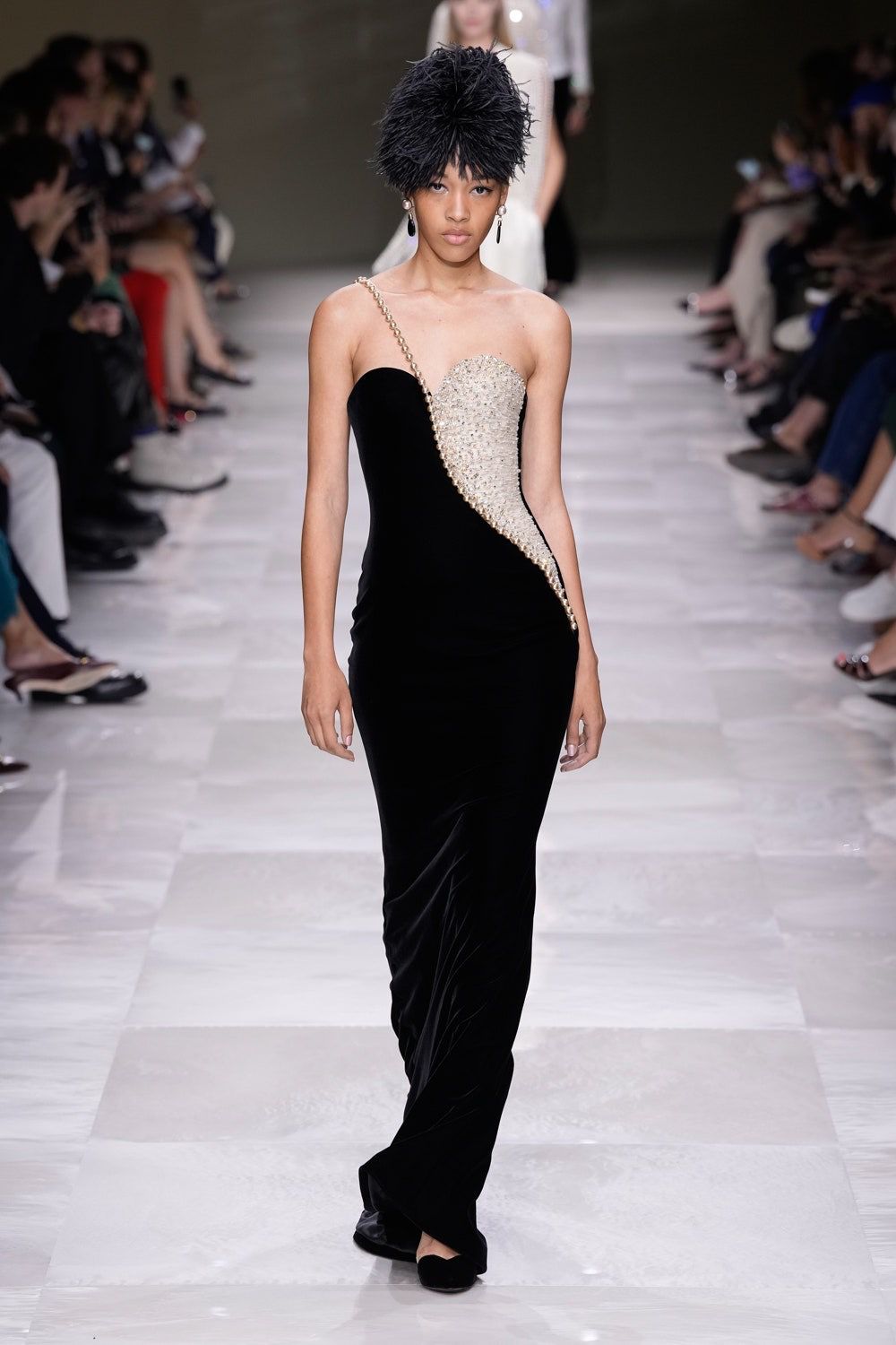 Paris Haute Couture: Giorgio Armani Privé mostra Elegância e Identidade na Alta Costura