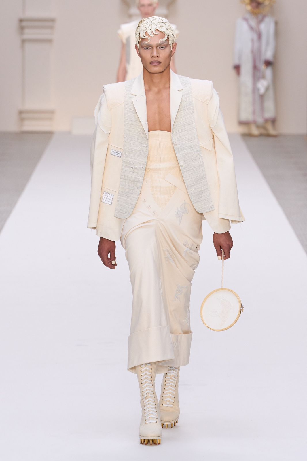 Paris Haute Couture: Thom Browne explora o lúdico e futurista em sua coleção