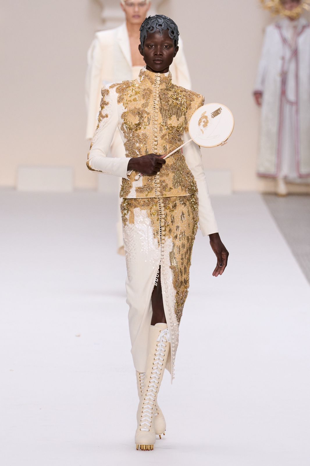 Paris Haute Couture: Thom Browne explora o lúdico e futurista em sua coleção