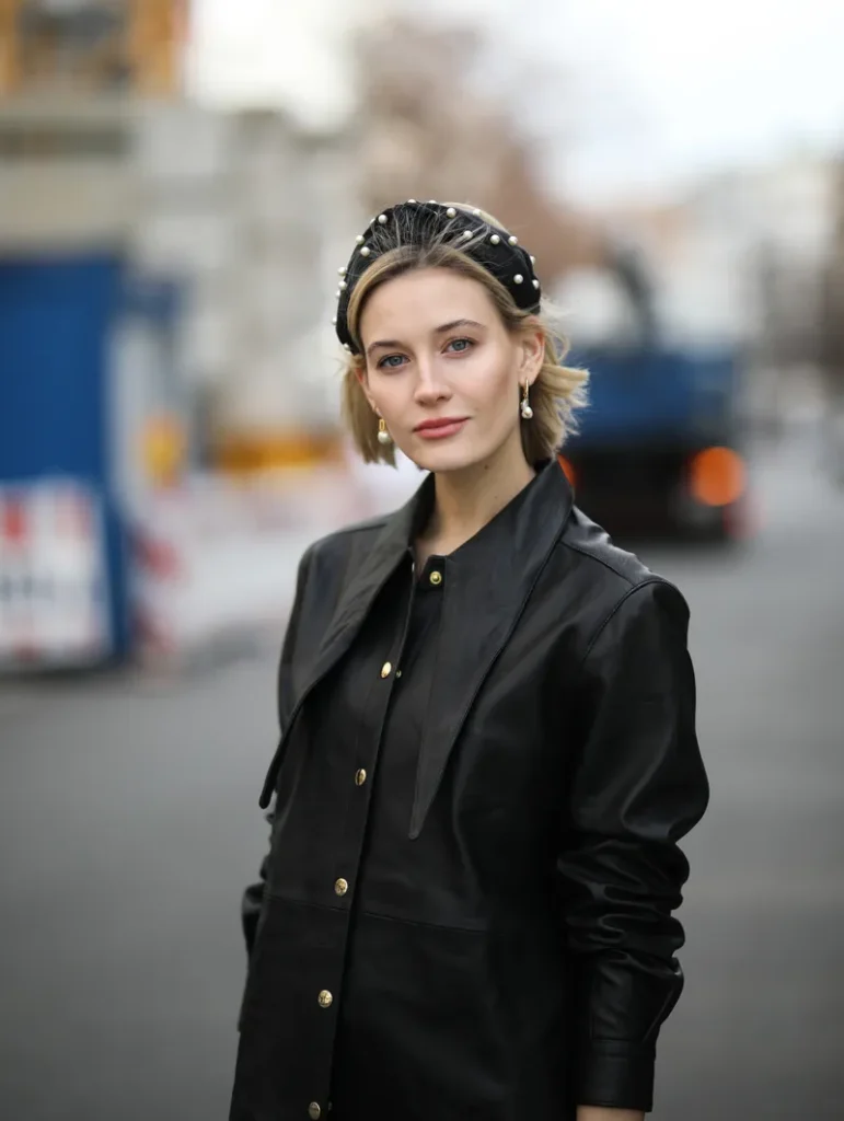 Tiaras de cabelo é um acessório essencial; confira dicas para incrementar seus looks
