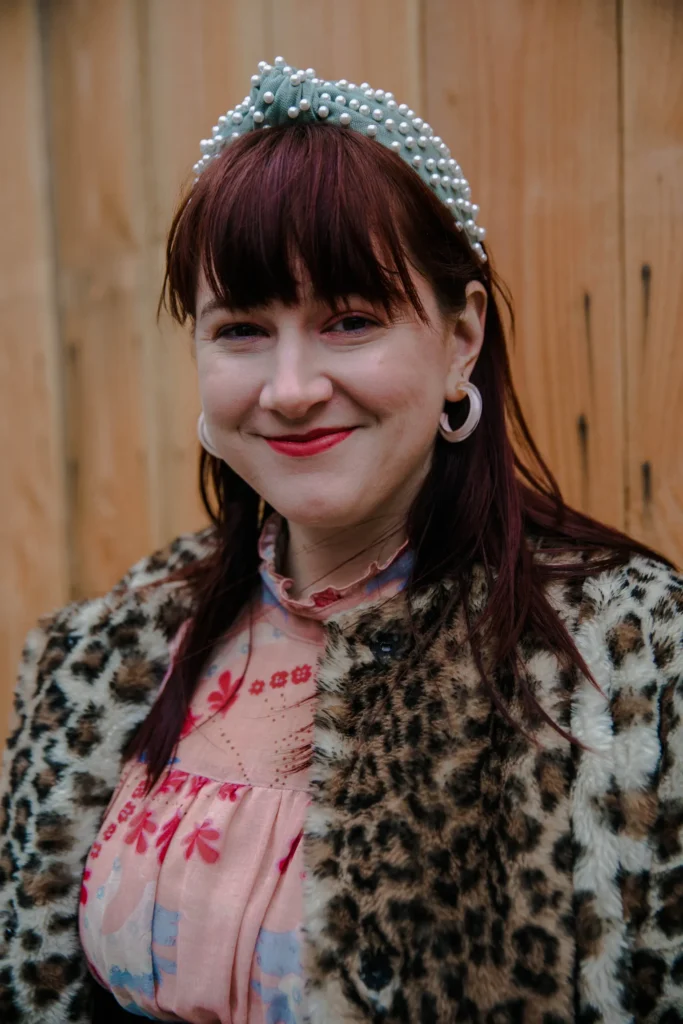 Tiaras de cabelo é um acessório essencial; confira dicas para incrementar seus looks