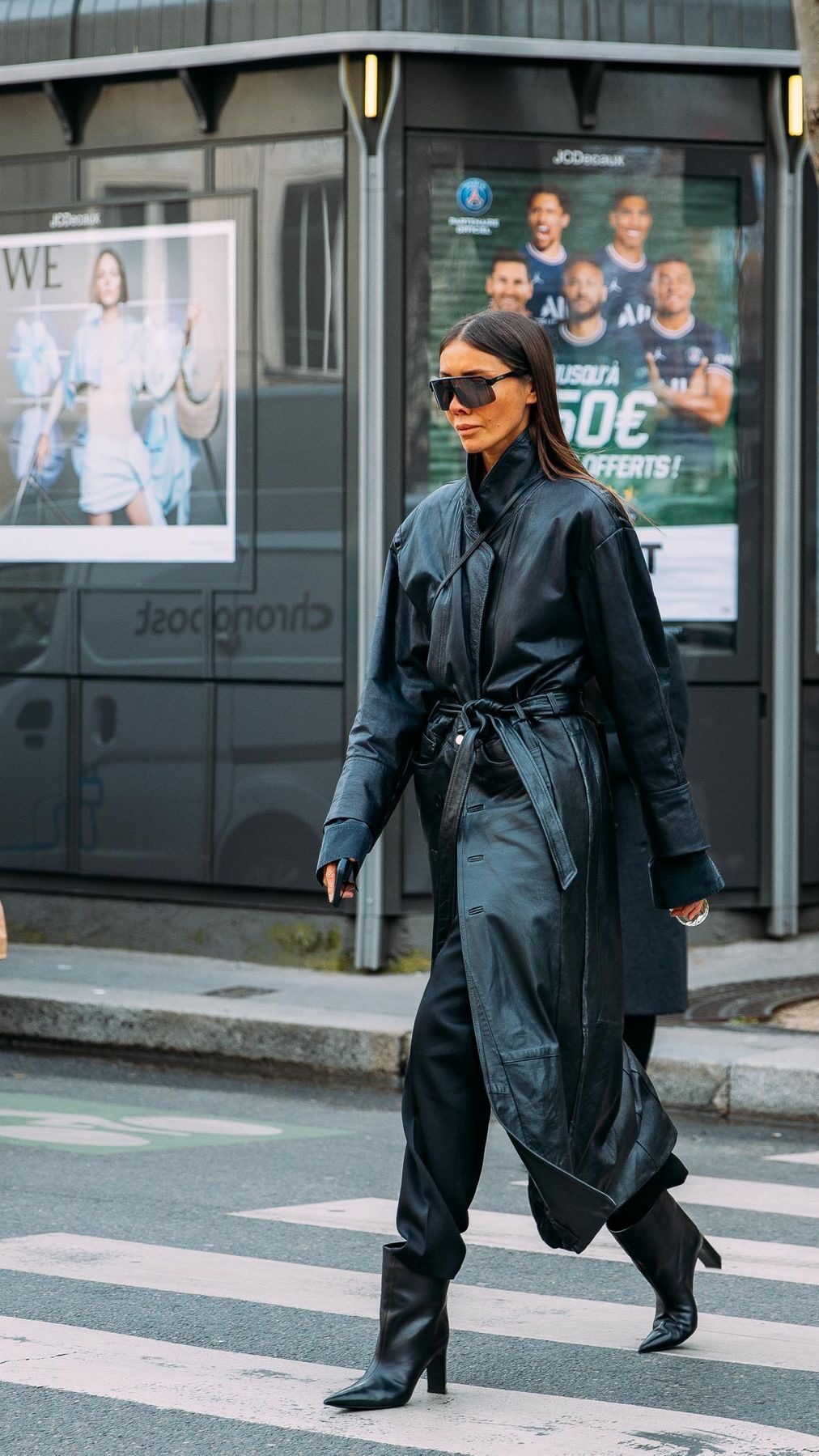 Trench Coat é uma peça indispensável no guarda-roupa nessa estação; saiba como usar