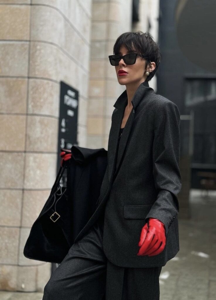 A Volta das Luvas: Estilo e Praticidade na Moda Atual