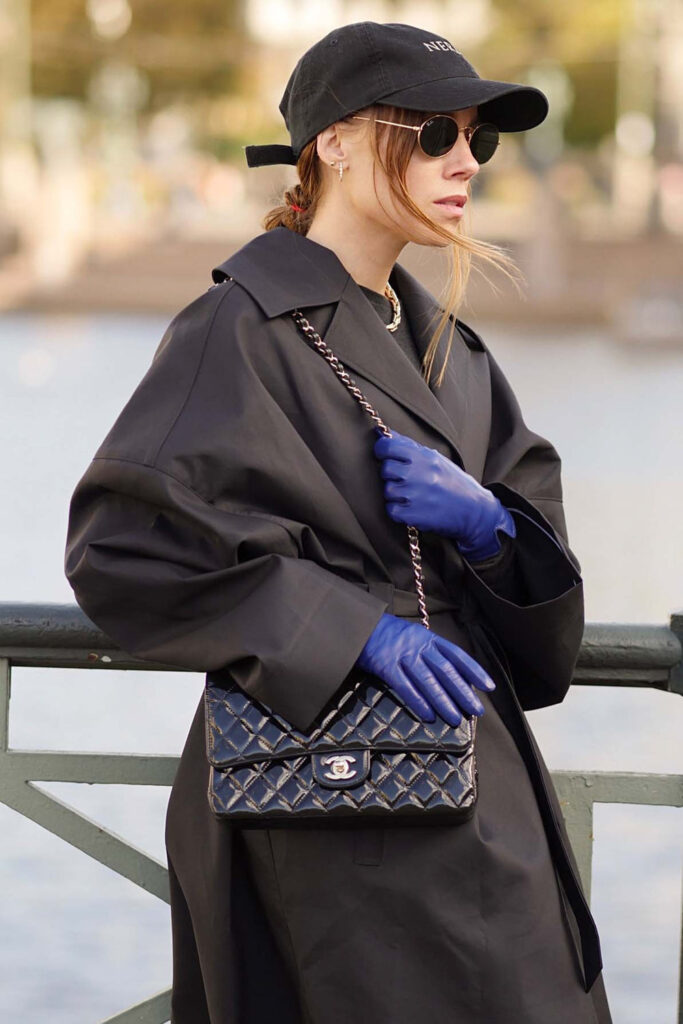 A Volta das Luvas: Estilo e Praticidade na Moda Atual