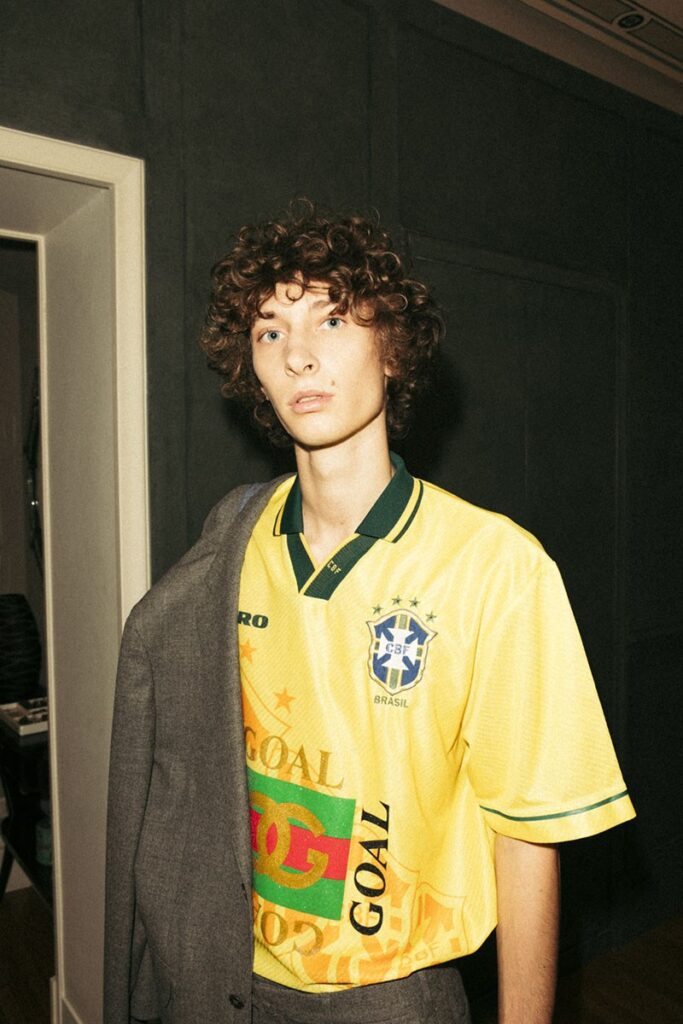 Blokecore: A Tendência das Camisas de Time que Invadiu a Moda