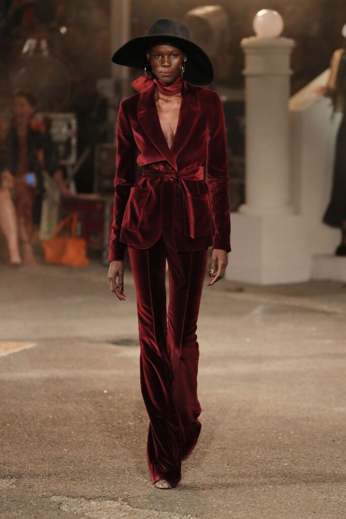 Veludo: saiba como criar looks incríveis 