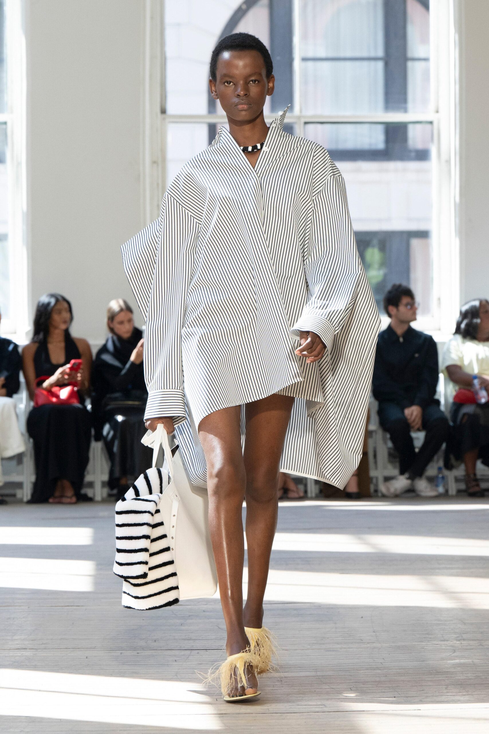 New York Fashion Week 2024: A Proposta Minimalista e Elegante da Proenza Schouler