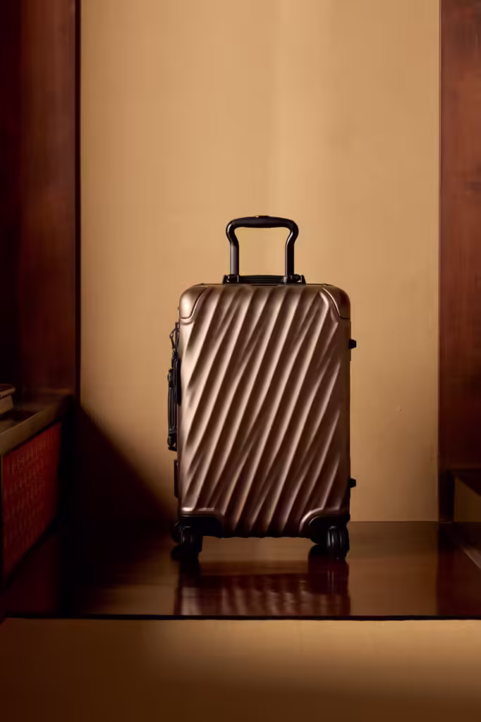 Lançamento Kith e TUMI: nova coleção premium de malas de viagem