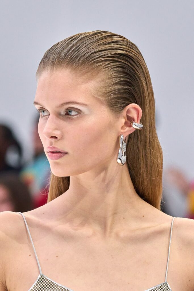 Como fazer o efeito Wet Hair: guia completo para aderir a tendência