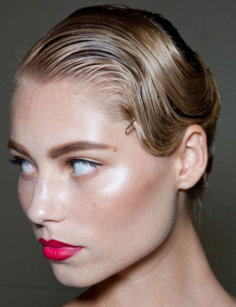 Como fazer o efeito Wet Hair: guia completo para aderir a tendência