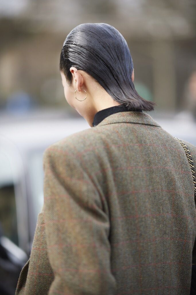 Como fazer o efeito Wet Hair: guia completo para aderir a tendência