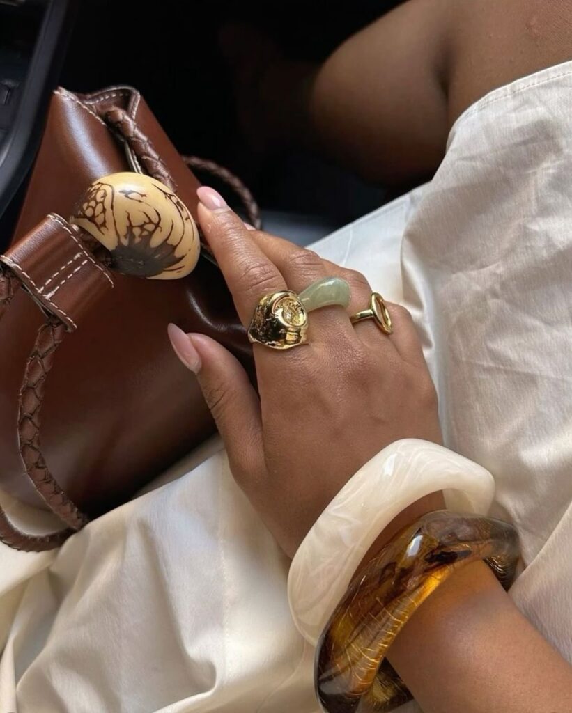 Como usar múltiplos anéis? Abrace a tendência Multiple Rings com estilo