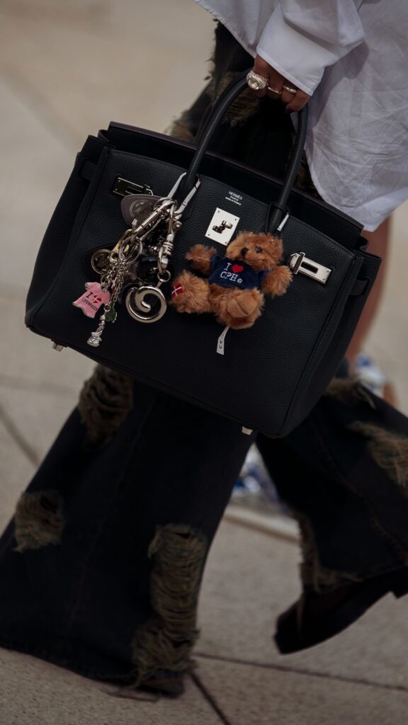 Inspiração e dicas para a Tendência Bag Charms.