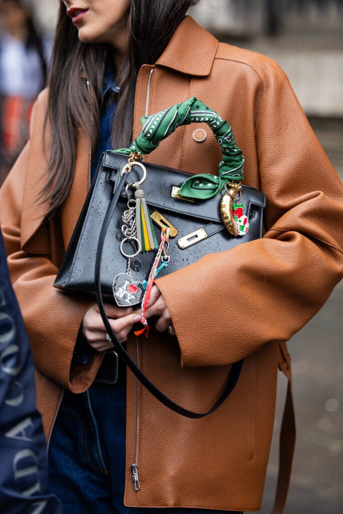 Inspiração e dicas para a Tendência Bag Charms.