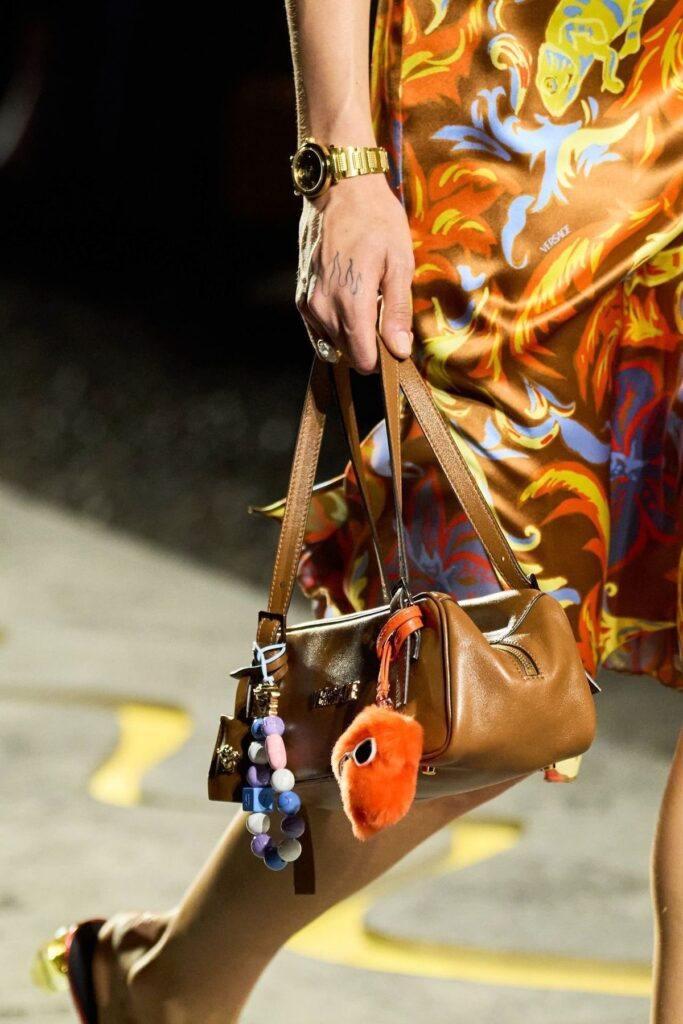 Inspiração e dicas para a Tendência Bag Charms.
