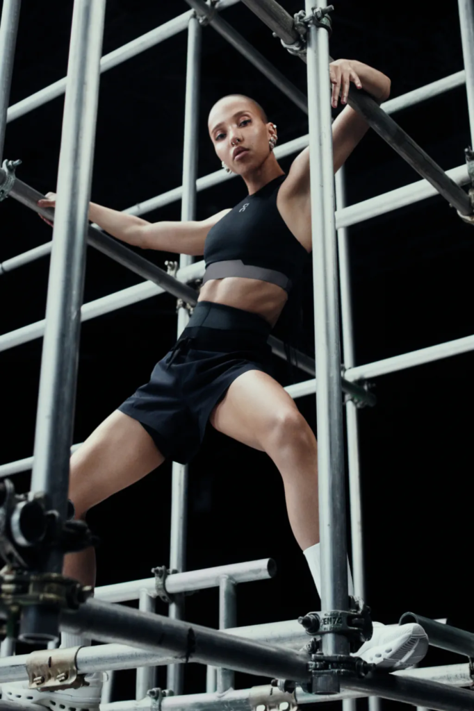 FKA Twigs retorna como rosto da Campanha de Treinamento da On.