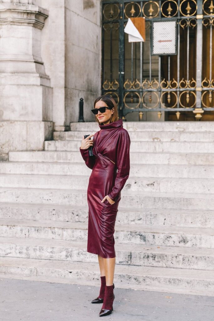 Look Burgundy: A Cor que segue Dominando os Looks de 2025
