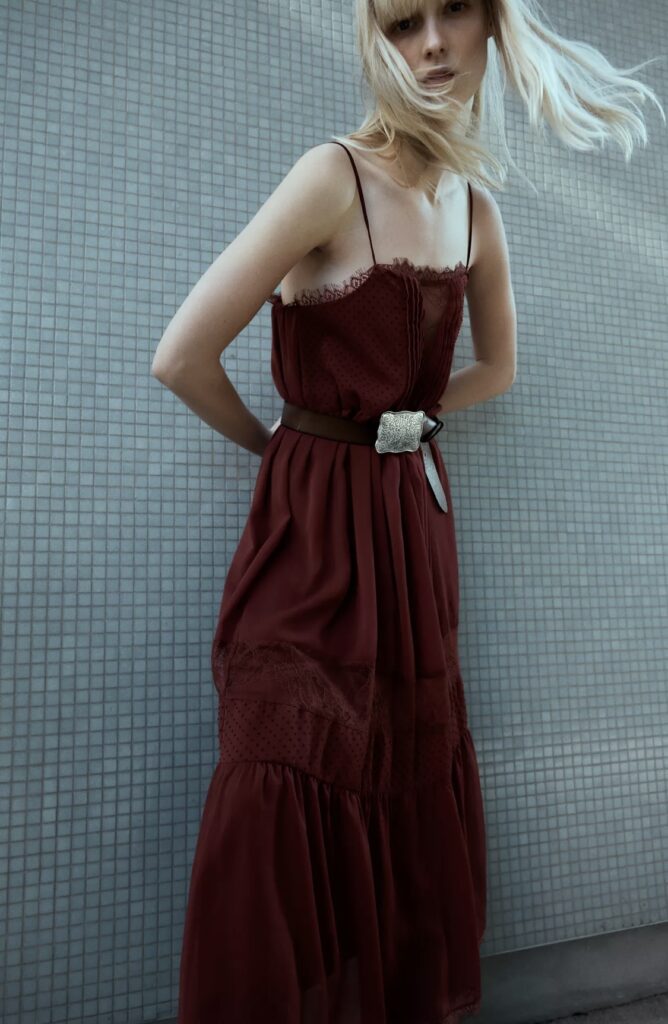 Look Burgundy: A Cor que segue Dominando os Looks de 2025