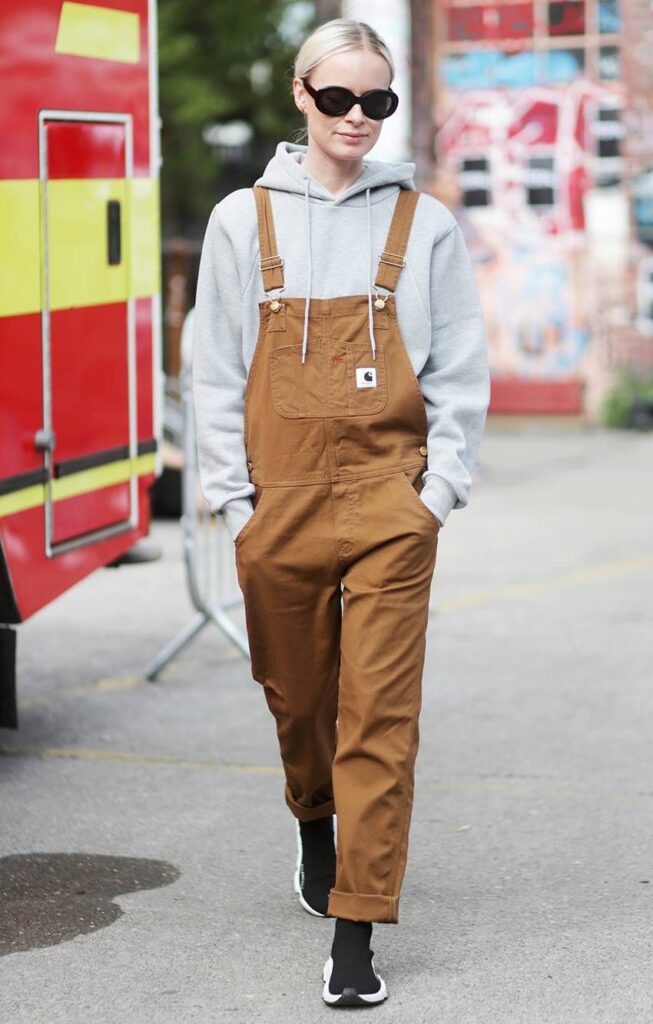 Tendência do Macacão Jardineira e o seu Retorno ao Street Style