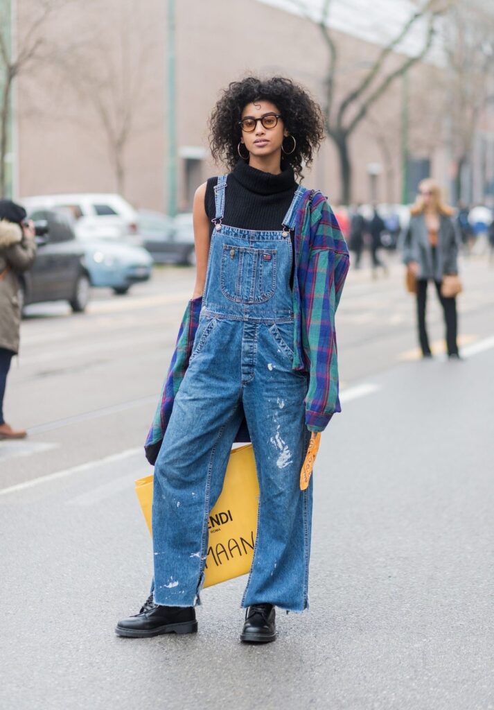 Tendência do Macacão Jardineira e o seu Retorno ao Street Style