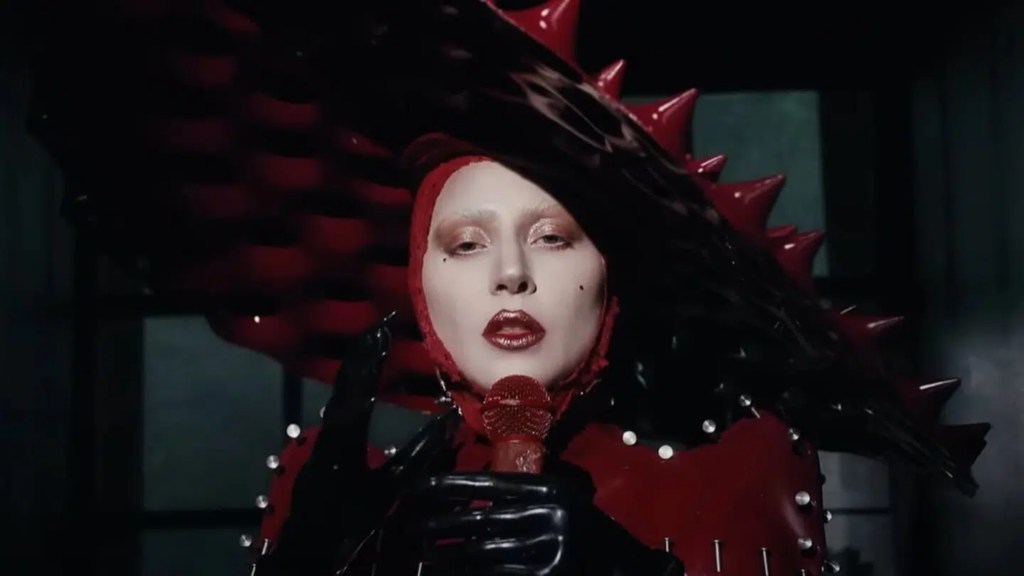 Lady Gaga anuncia turnê mundial “The Mayhem Ball” com promessa de espetáculo imersivo