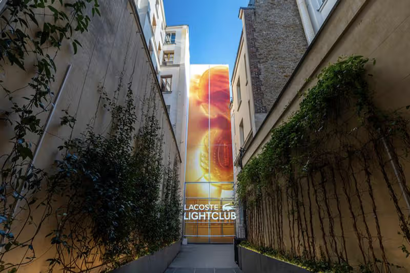 Lacoste LightClub: Um Espaço para Expressão e Arte da Luz em Paris